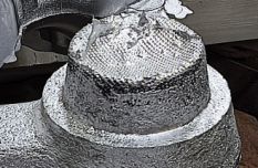 The placement of fiberglass filter mesh for molten metal filtration